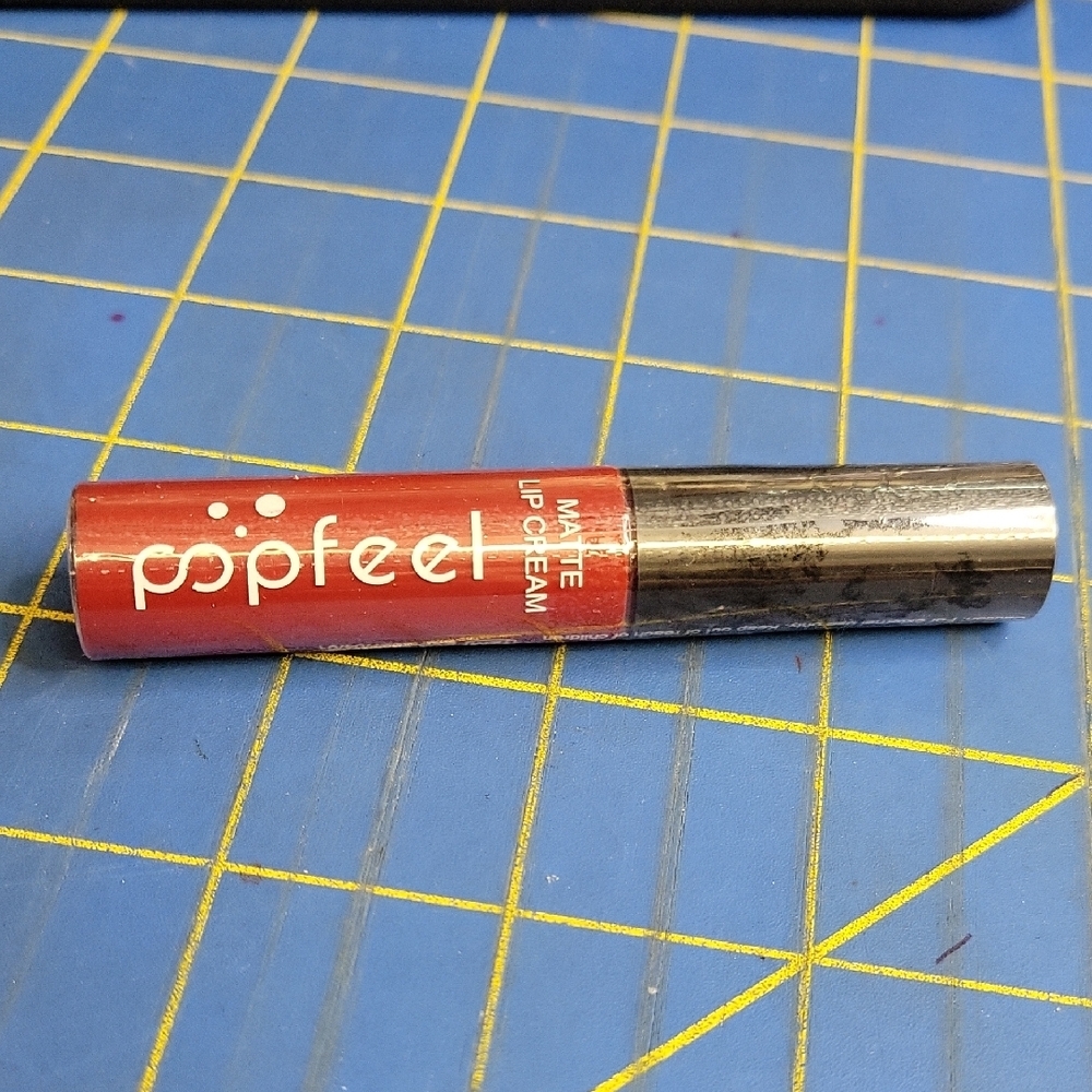 Popfeel Matte Lip Cream - Vibrant LA04 Deep Red 8g New